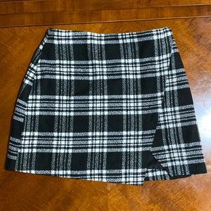 Abercrombie and Fitch Black and White Wool Blend “Faux Wrap” Skirt